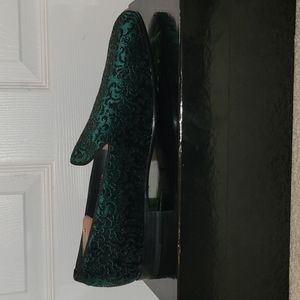Magnanni hunter green & black print velvet slip on loafers. NEW & NEVER WORN